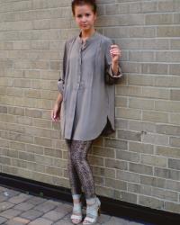 Why, yes, I am wearing faux snakeskin leggings!