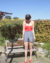 the hissing of summer lawns