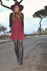 Burgundy special collar