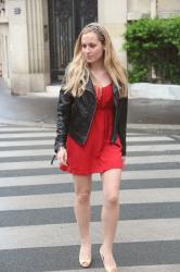 Robe Rouge & Golden Shoes
