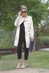 Trench con leggins y botas moteras