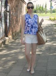 WHITE SHORTS & SILVER SANDALS