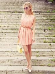 пастелно прасковени плисета/ pastel peach pleats