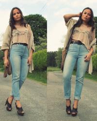 High waisted jeans & crop top