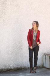 En rouge et noir.