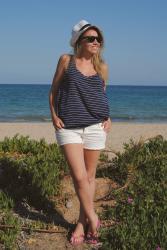 Shorts blancos con top a rayas