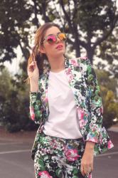 5 REASONS WHY YOU NEED A FLORAL SUIT.
