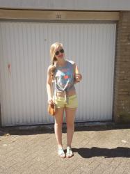Outfit: Hairbraid & Yellow Shorts