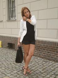 WHITE SEQUINED BLAZER & SHOPPER