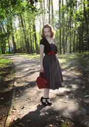 A heart shaped bag and a polka dots dress for a hot (but lovely) day