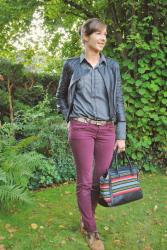 Slim bordeaux et chemise en jean : double bon plan