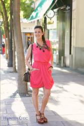 Dolores Promesas, vestido coral.