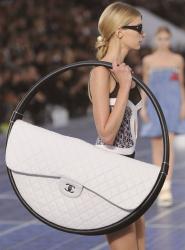CHANEL: HULA HOOP Bag PFW S/S13 CHANEL: HULA HOOP Bag PFW S/S13