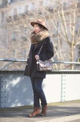 Le manteau qui n’attend pas