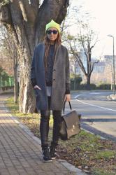 Minimal: Grey Coat&Sweater.