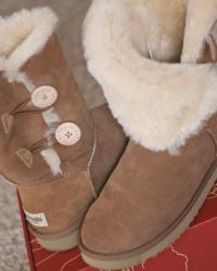 New in 'Aukoala boots' ... 