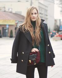 Shorts, green turtleneck and red bag