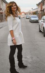 VESTIDO BASICO CON COLLAR ETNICO