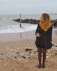 Look 11 : Le snood moutarde 