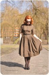 Sunny Sunday, vintage plaid dress and one yawning pigeon