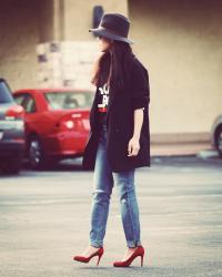 Easy Wear: Oversized Blazer + Distressed Jeans + Louboutin Heels