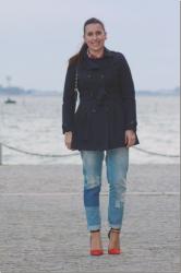 BOYFRIEND JEANS AND TRENCH