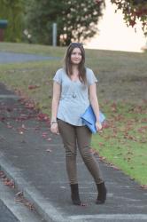  Off-duty and casual in t-shirt and jeans...