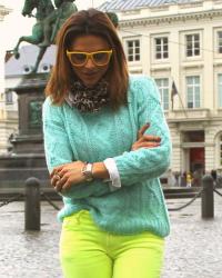 My look / Walking in the city / Neon pants mint sweater
