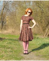 Retro floral dress, pink tights and more spring pictures