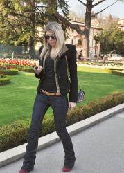 JEANS OVER THE HEELS