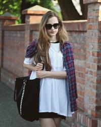 Oversized white t-shirt