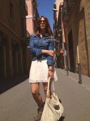 Falda de tablas y camisa vaquera
