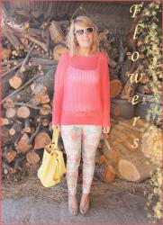 Look en coral y gafas Tous