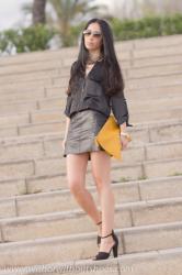 TOTAL BLACK & MUSTARD
