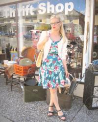 Diners, Knotted Legs & A Hawaiin Dresses