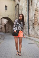 Look of the day: ORANGE SHORTS 