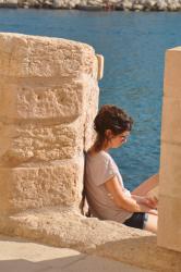 Streetstyle ... Reading in the sun