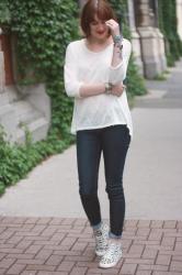Jean brut et t-shirt blanc