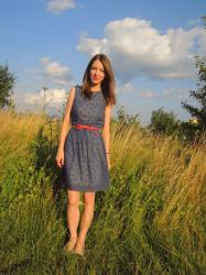 dark blue dress and red lipstick