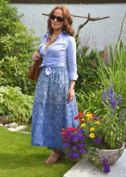 WEEKEND IN A BLUE FLORAL MAXI SKIRT