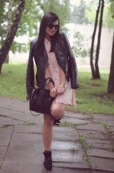 Look of the day: LEATHER ROMANCE