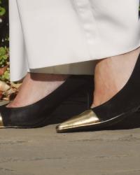 DIY: Golden Toe Shoes