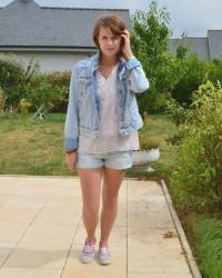 Veste et short en jeans.