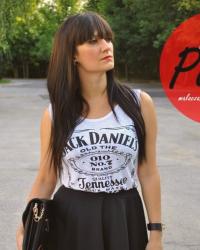 Koszulka Jack Daniel's, rozkloszowana spódnica i kopertówka xxl.
