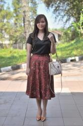 How to Wear a Midi Skirt