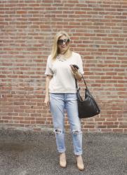 Boyfriend Jeans + Sweatshirt