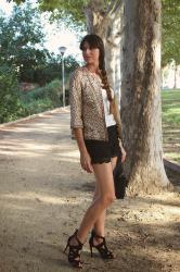 Chaqueta bordada + shorts de blonda