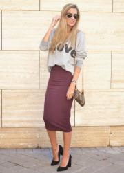 Midi skirt and sweatshirt