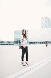 OUTFIT / AN OVERSIZED SWEATER AND HIGH HEELS