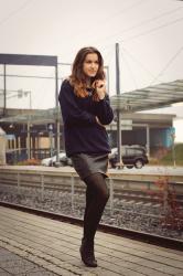 NAVY KNIT